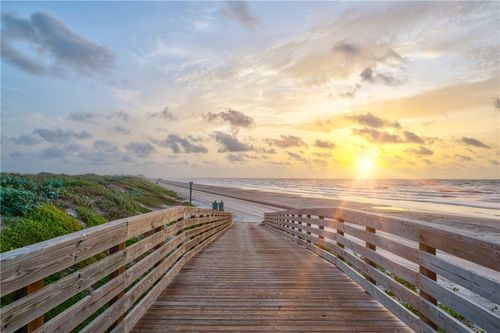 125 Frontside Dr, Corpus Christi, TX, 78418-1801 | Card Image