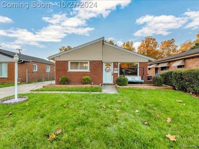 4984 Mckinley Street, Home with 3 bedrooms, 1 bathrooms and null parking in Dearborn Heights MI | Image 1