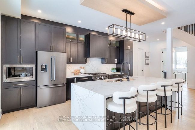 696 Hillview Cres, House other with 6 bedrooms, 5 bathrooms and 10 parking in Pickering ON | Image 11