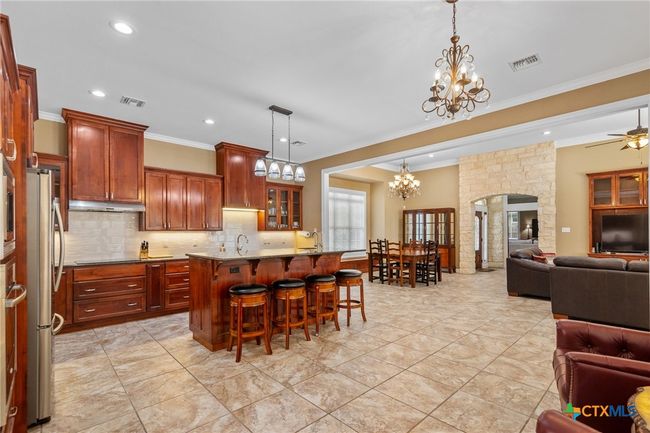 404 Iron Gate, House other with 5 bedrooms, 5 bathrooms and null parking in Victoria TX | Image 11