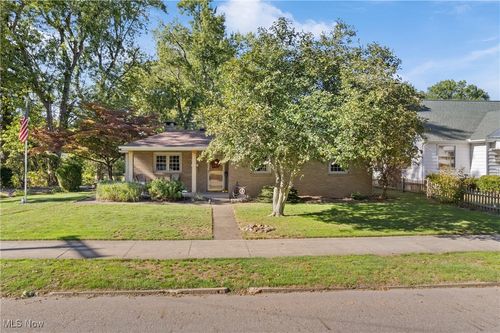 907 E Front St, Dover, OH, 44622-1438 | Card Image