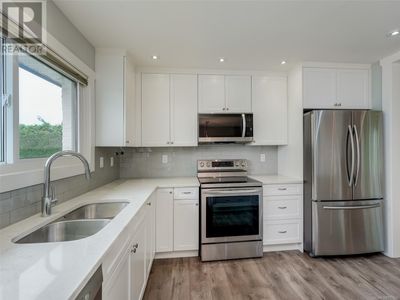 7076 Silverdale Pl, House other with 3 bedrooms, 3 bathrooms and 1 parking in Brentwood Bay BC | Image 2