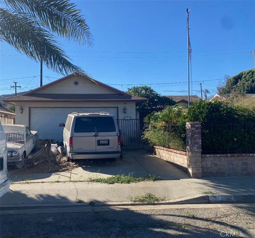 627 Center Ln, Santa Paula, CA, 93060-2405 | Card Image