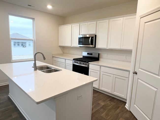 7692 W 105 Th Pl, Home with 4 bedrooms, 3 bathrooms and null parking in Saint John IN | Image 12