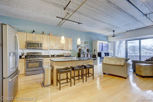 unit-210-101 Curry Ave, Royal Oak, MI, 48067-4230 | Card Image