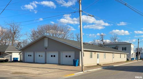 122 Broadway St, Charlotte, IA, 52731-9695 | Card Image