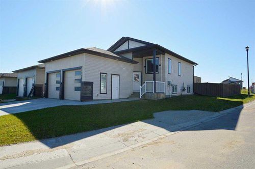 9029 80a Ave, Grande Prairie, AB, T8X0P1 | Card Image