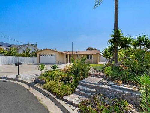 811 Earth Drive, Vista, CA, 92083 | Card Image
