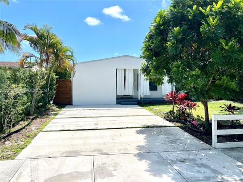 5300-5300 Nw 1st Ave, Oakland Park, FL, 33309-3204 | Card Image