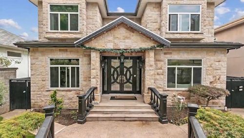 1060 E 61st Ave, Vancouver, BC, V5X2C4 | Card Image