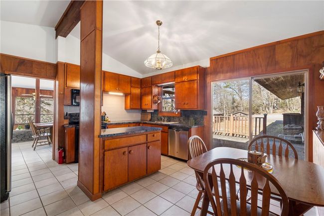 Kitchen and Breakfast Nook | Image 4