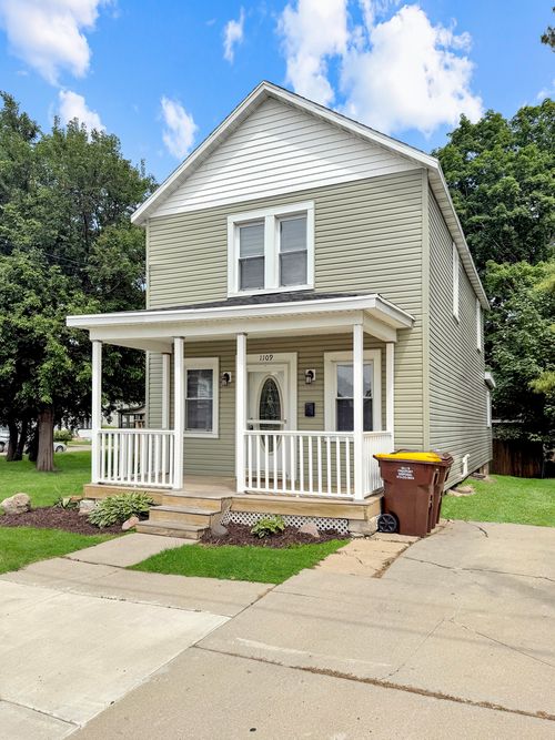 1109 S Locust Ave, Freeport, IL, 61032-5409 | Card Image