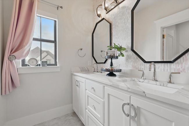 Upstairs full bathroom | Image 34