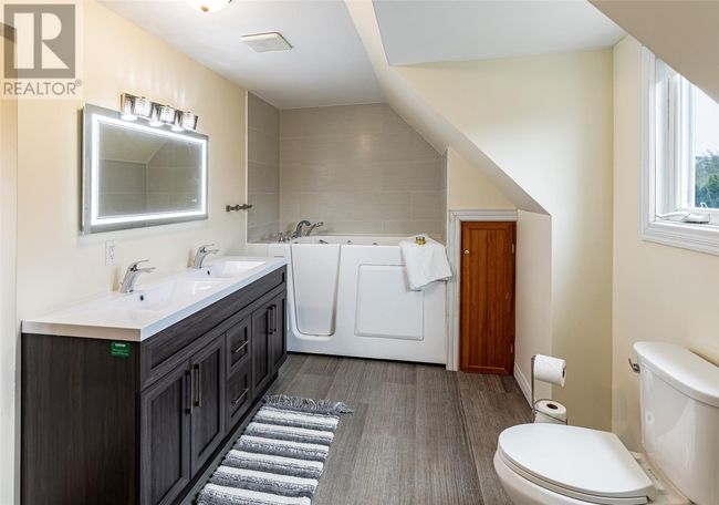 7 Main Rd, House other with 2 bedrooms, 3 bathrooms and null parking in Blaketown NL | Image 27