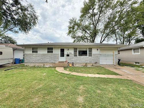 130 Ruth Dr, Florissant, MO, 63031-4129 | Card Image