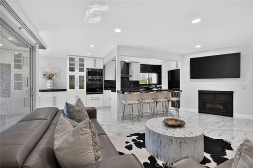 93-4632 Park Granada, Calabasas, CA, 91302 | Card Image