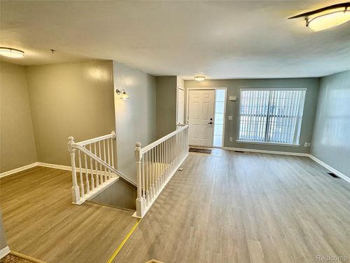 45678 Kennedy Ave, Shelby Twp, MI, 48315-6095 | Card Image