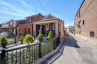 524 Salem Ave N, House other with 2 bedrooms, 2 bathrooms and 2 parking in Toronto ON | Image 3