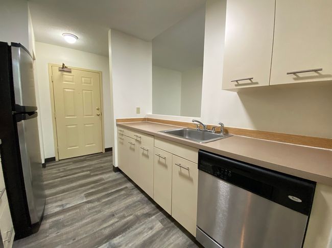 APT-214 - 30 Hanover St, Condo with 2 bedrooms, 1 bathrooms and null parking in Manchester NH | Image 15