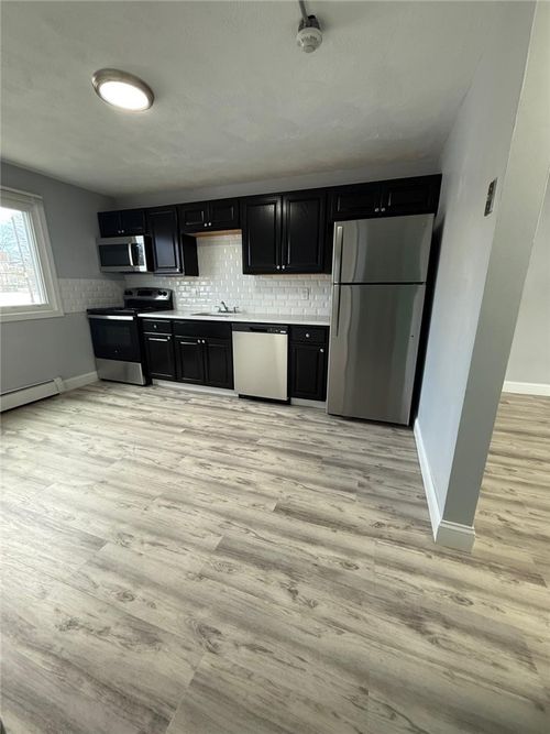 9 Melton St, Pawtucket, RI, 02860-3669 | Card Image