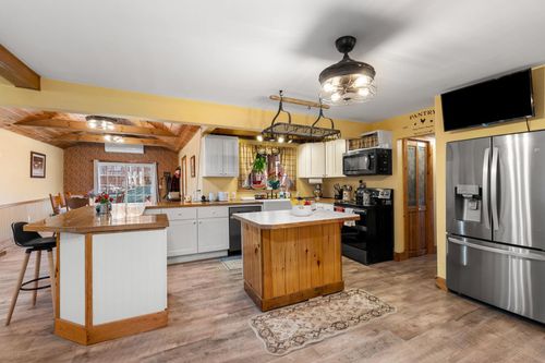 11 Hubbard Hill Rd, Greenville, NH, 03048-3158 | Card Image