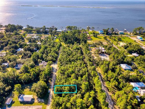 150 Kansas St, Carrabelle, FL, 32322-2112 | Card Image