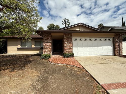 18801 Lassen St, Northridge, CA, 91324-1965 | Card Image