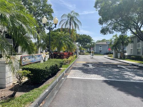 102-7a-452 Ne 210th Cir Ter, Miami, FL, 33179 | Card Image