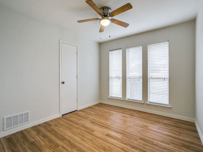Unfurnished room featuring light wood-type flooring, baseboards, and a ceiling fan | Image 14