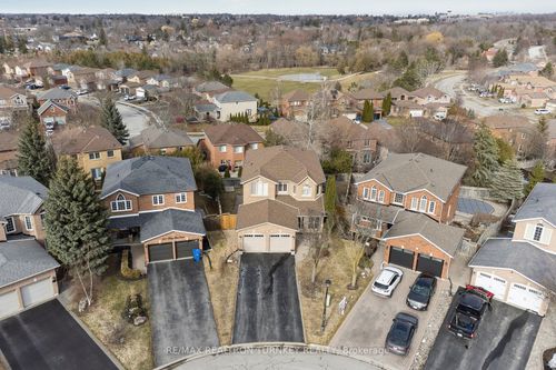 323 Harry Beer Crt, Newmarket, ON, L3Y8M2 | Card Image