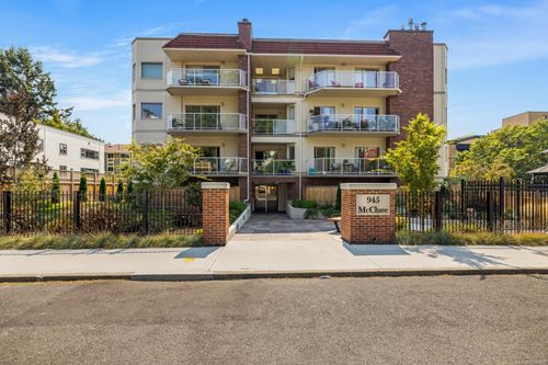 203-945 Mcclure St, Victoria, BC, V8V3E8 | Card Image