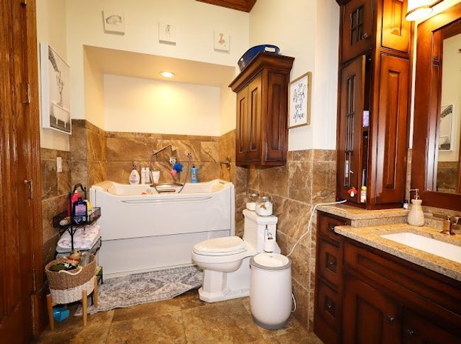 900 Tanager Dr, House other with 10 bedrooms, 11 bathrooms and 3 parking in Bluefield VA | Image 22