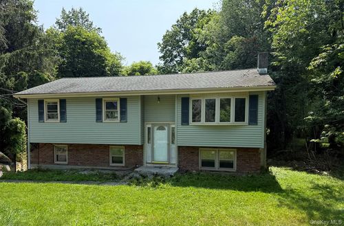 246 Skyline Dr, Highland Mills, NY, 10930-2945 | Card Image