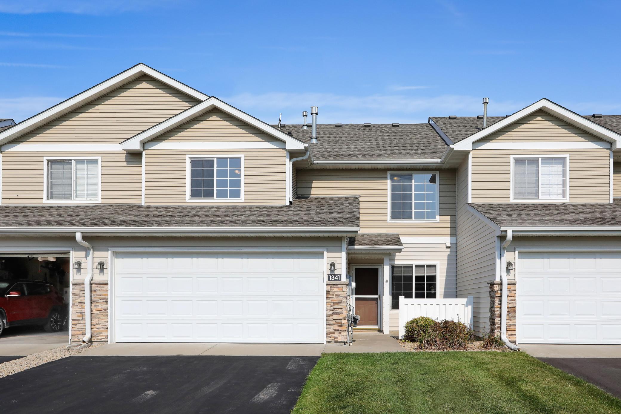 Greenleaf Ln, Waconia, MN 55387