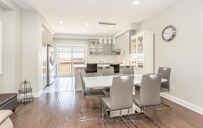 3 Dalbeattie Dr, House attached with 4 bedrooms, 3 bathrooms and 1 parking in Brampton ON | Image 7