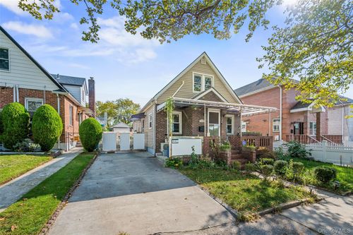 48 186th St, Fresh Meadows, NY, 11365-1108 | Card Image
