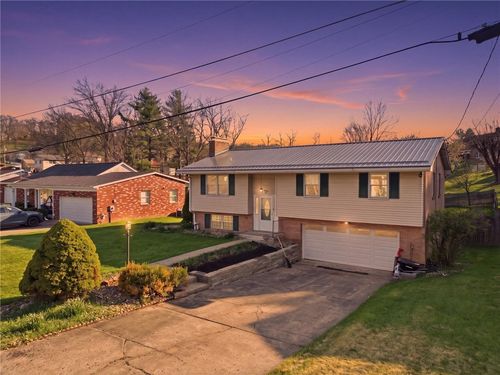 82 Spring Valley Dr, Washington, PA, 15301-6214 | Card Image