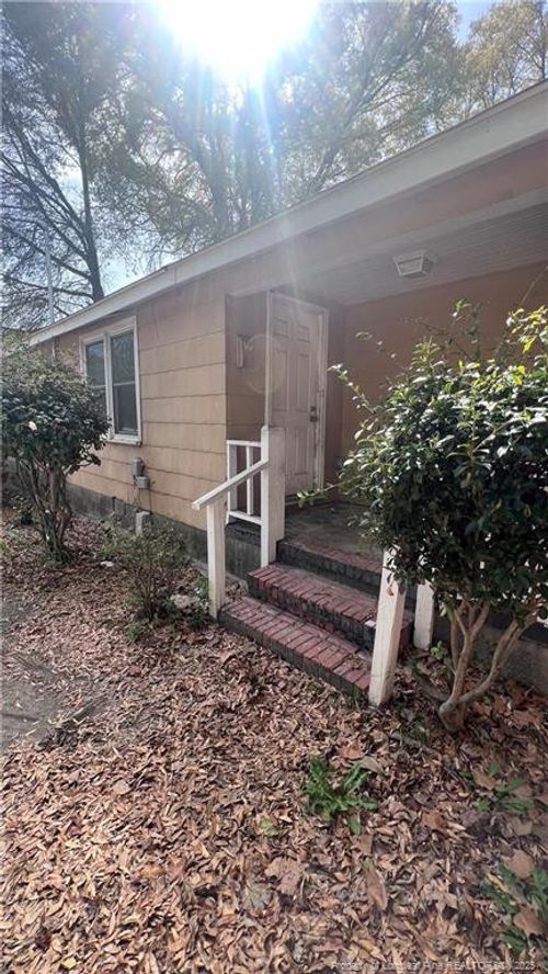 402 Bryan St, Fayetteville, NC, 28305-5422 | Card Image