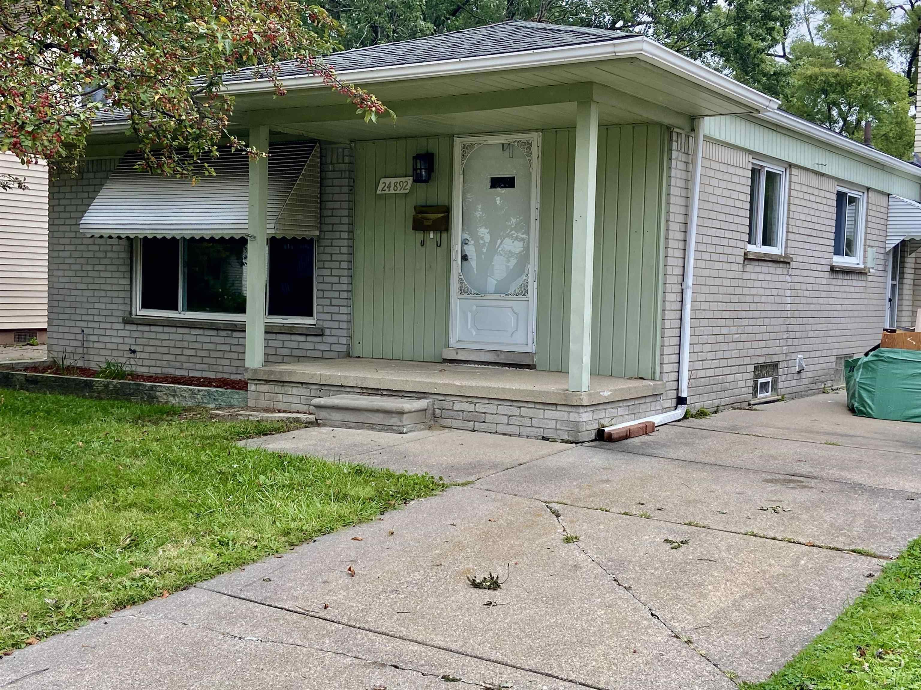 Dale Ave, Eastpointe, MI 48021
