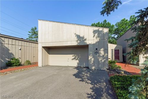 663 Sonora Ct, Berea, OH, 44017-2635 | Card Image