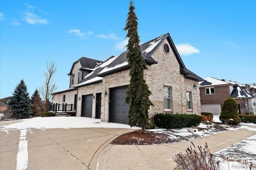 10511 Stoney Point Dr, South Lyon, MI, 48178-8052 | Card Image