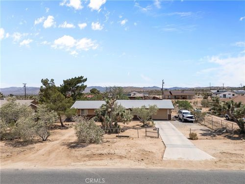 58349 Pimlico St, Yucca Valley, CA, 92284-8695 | Card Image
