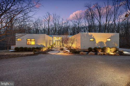 2923 Woodvalley Dr, BALTIMORE, MD, 21208-1915 | Card Image
