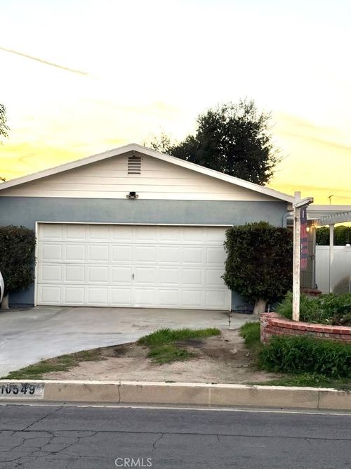 10549 Rhodesia Ave, Sunland, CA, 91040-2922 | Card Image