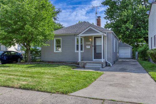 18777 Kingsville St, Harper Woods, MI, 48225-2137 | Card Image