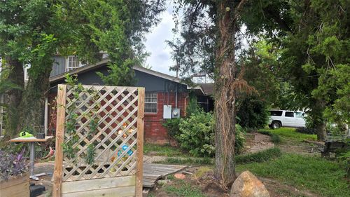 4518 Robertson St, Houston, TX, 77009-3440 | Card Image