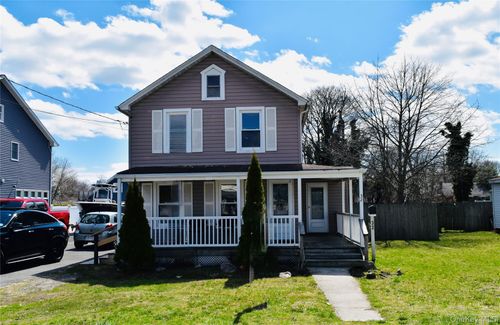 32 Pearl St, Patchogue, NY, 11772-3831 | Card Image