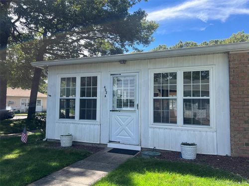 402a-402 Woodbridge Dr, Ridge, NY, 11961 | Card Image