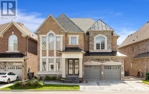 19 Farringdon Cres, Brampton, ON, L7A4Z6 | Card Image