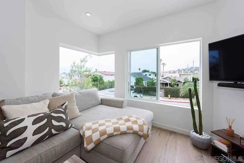 3148 Emerson St, San Diego, CA, 92106-2606 | Card Image